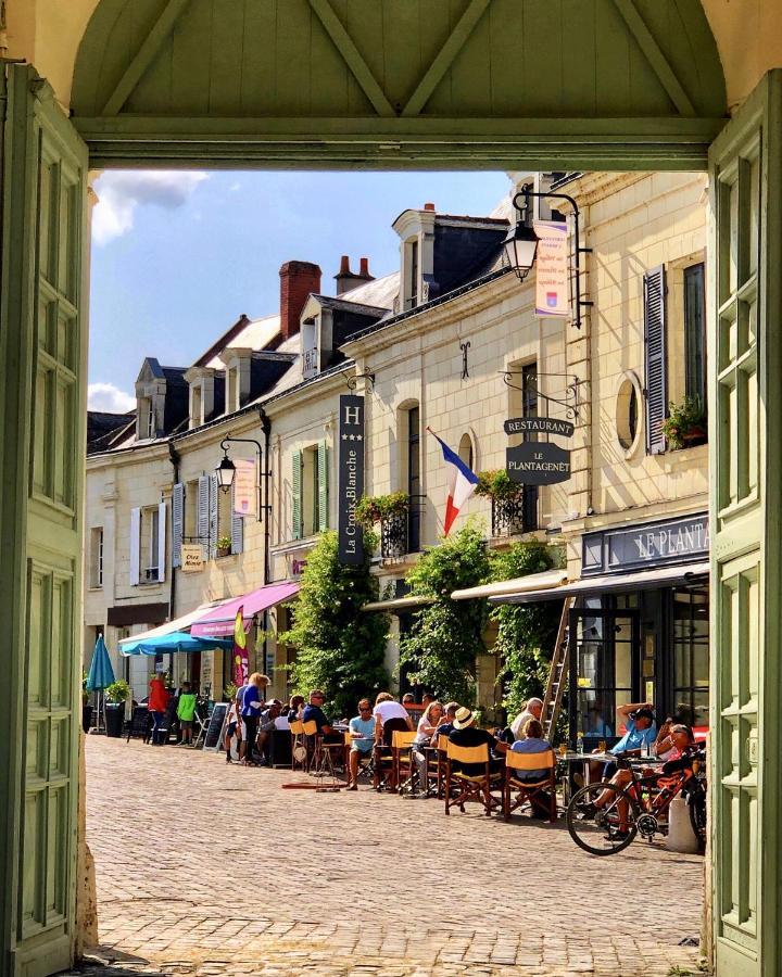Logis Hotel La Croix Blanche Fontevraud מראה חיצוני תמונה