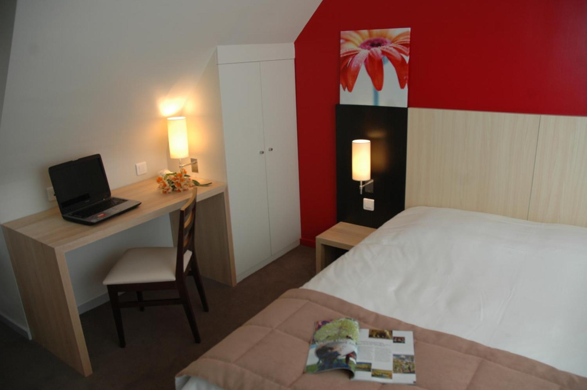 Logis Hotel La Croix Blanche Fontevraud מראה חיצוני תמונה