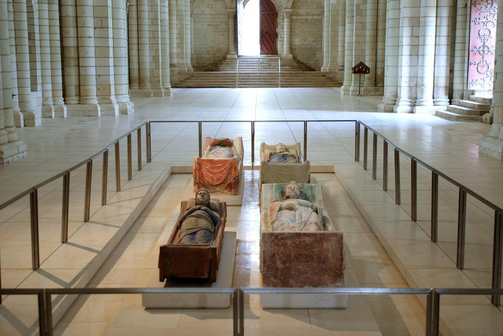 Logis Hotel La Croix Blanche Fontevraud מראה חיצוני תמונה