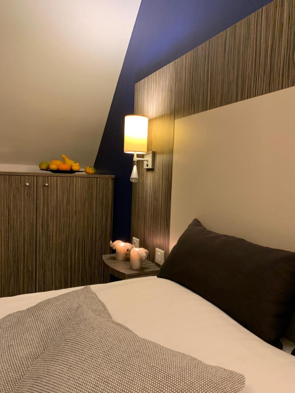 Logis Hotel La Croix Blanche Fontevraud מראה חיצוני תמונה